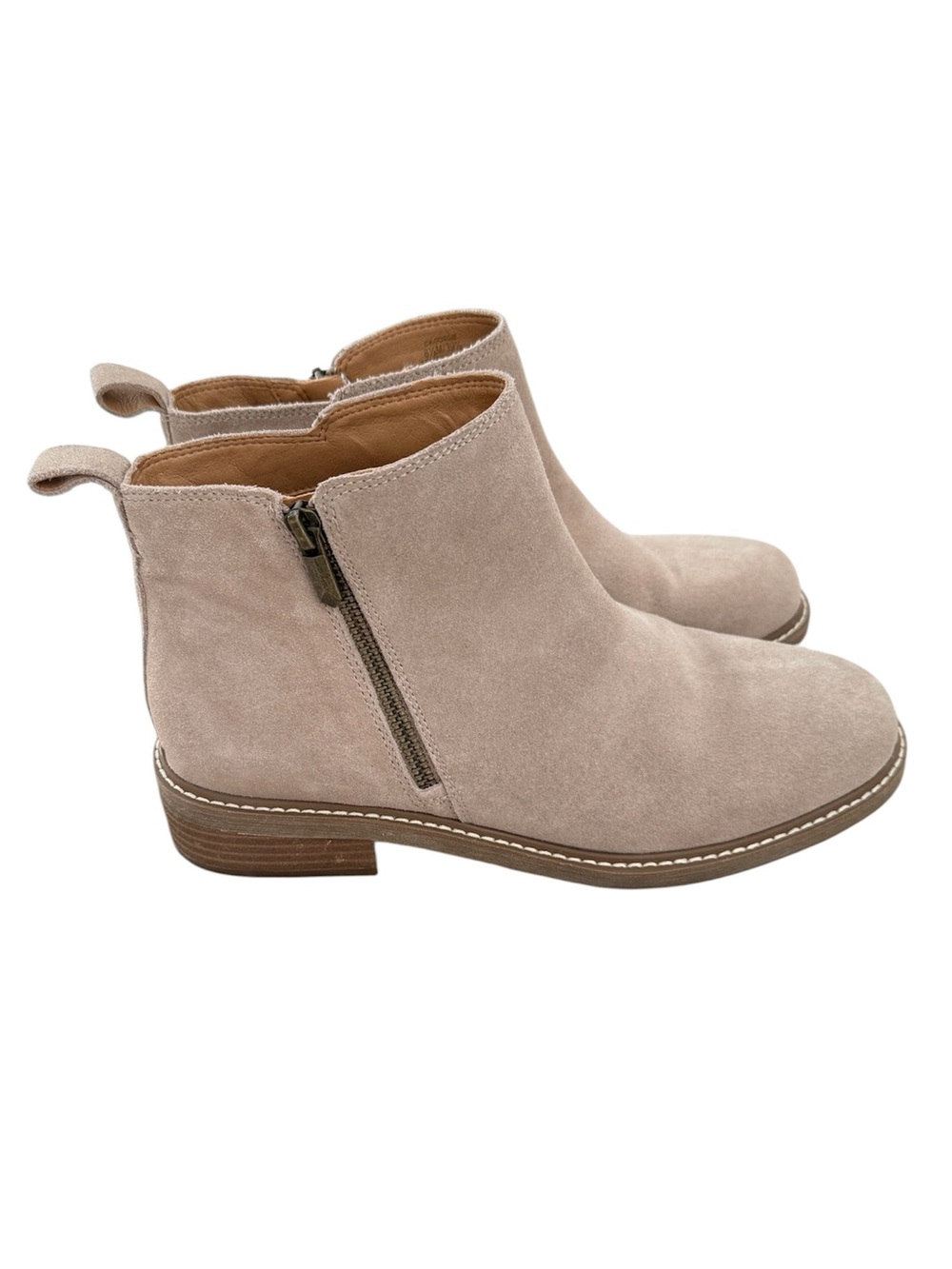 Like New! Crown Vintage Georgie Taupe Suede Ankle Boot Side Zip Neutral Size 8.5
